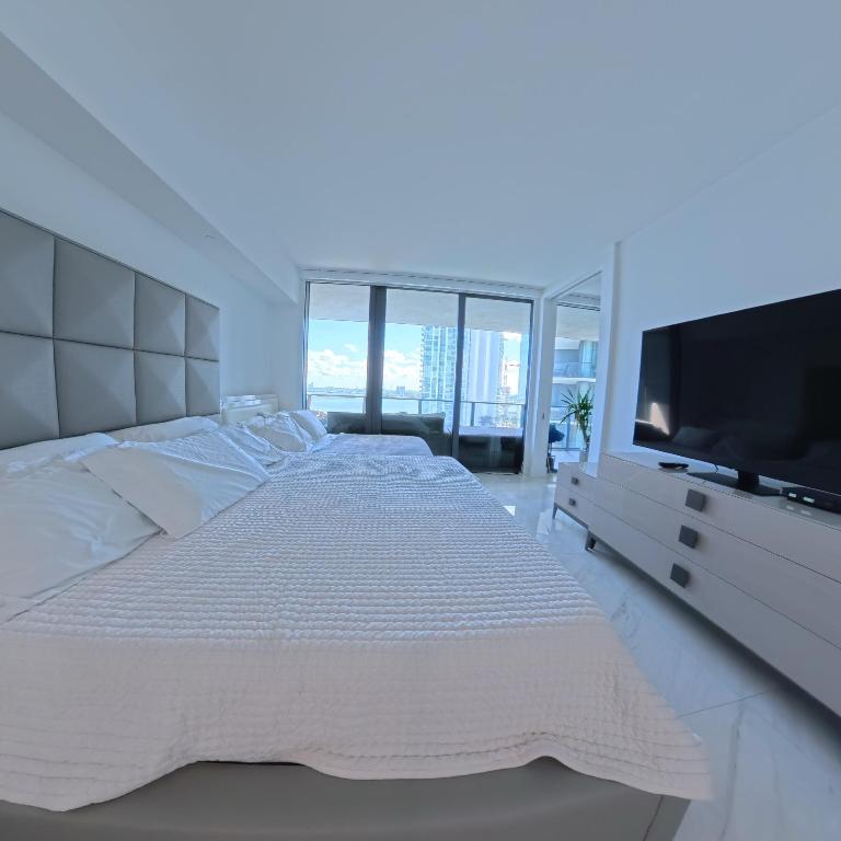 650 NE 32nd #1601, Miami FL 33137