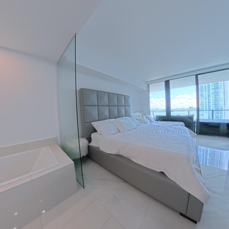 650 NE 32nd #1601, Miami FL 33137
