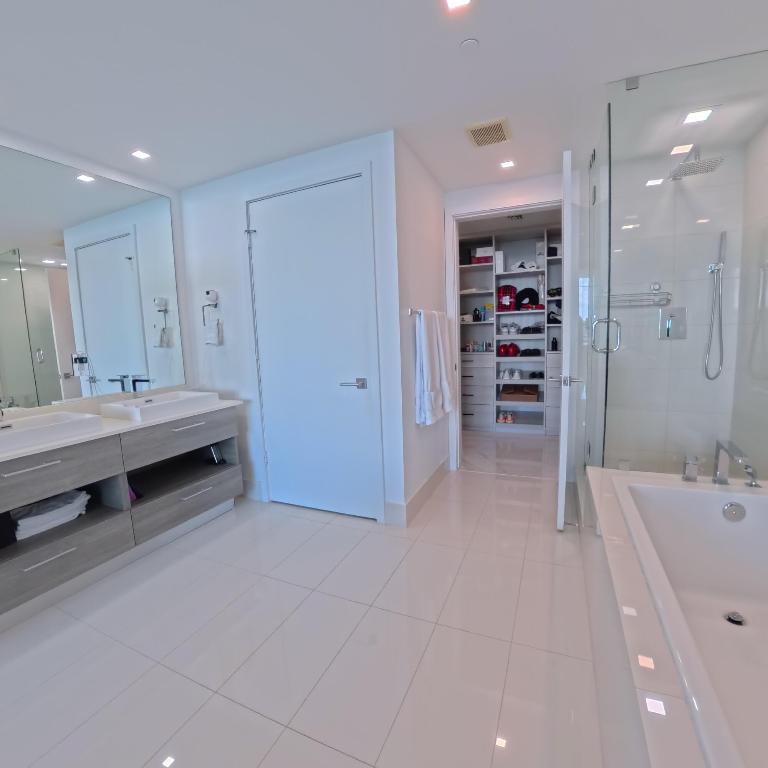 650 NE 32nd #1601, Miami FL 33137