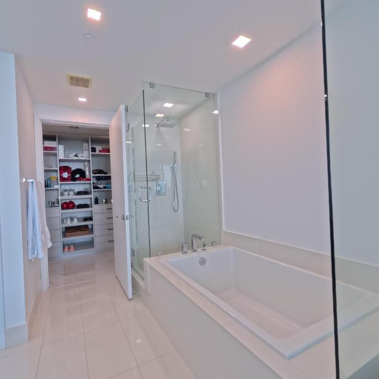 650 NE 32nd #1601, Miami FL 33137
