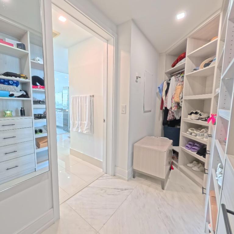 650 NE 32nd #1601, Miami FL 33137