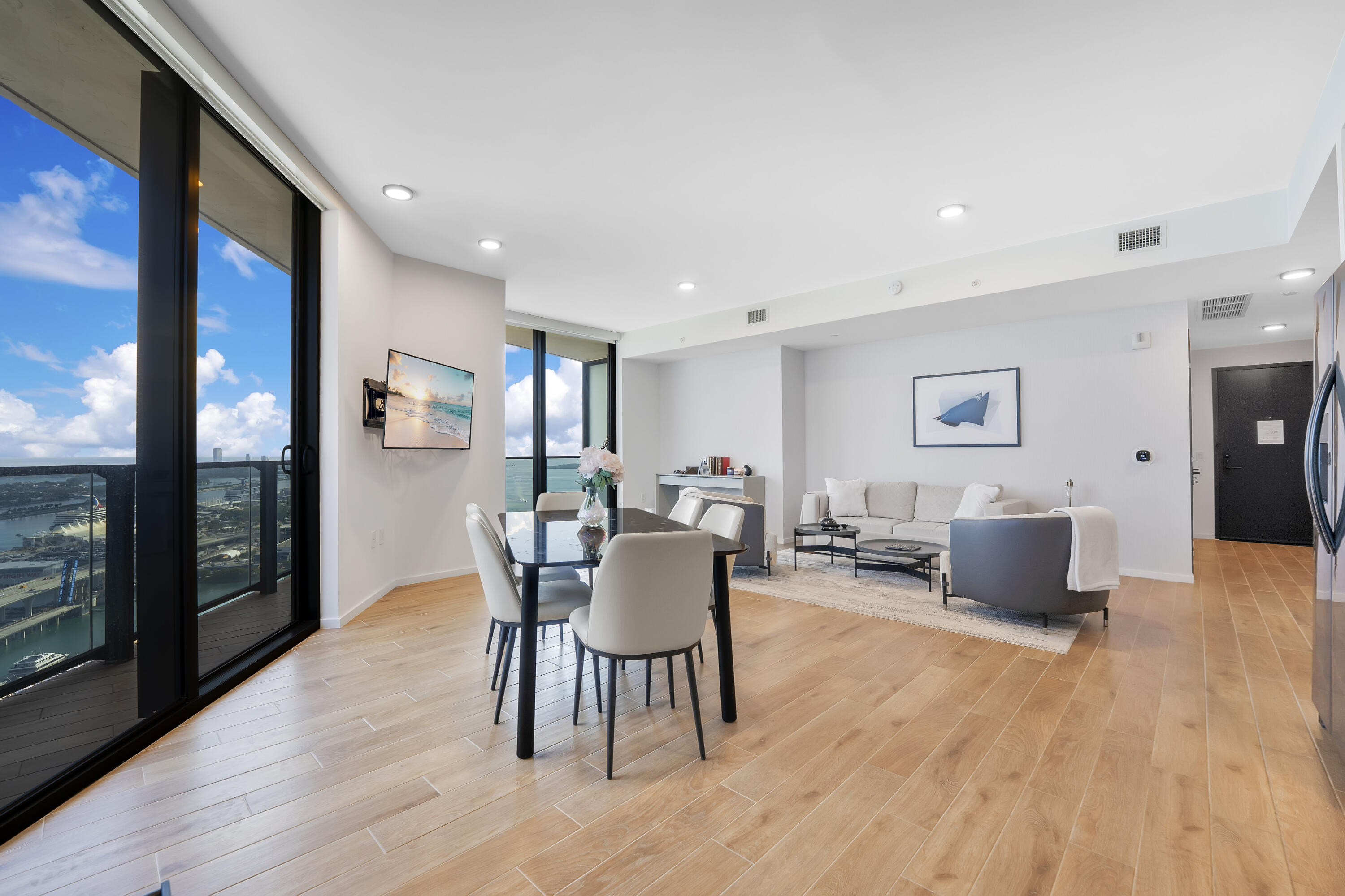 398 NE 5th #3709, Miami FL 33132