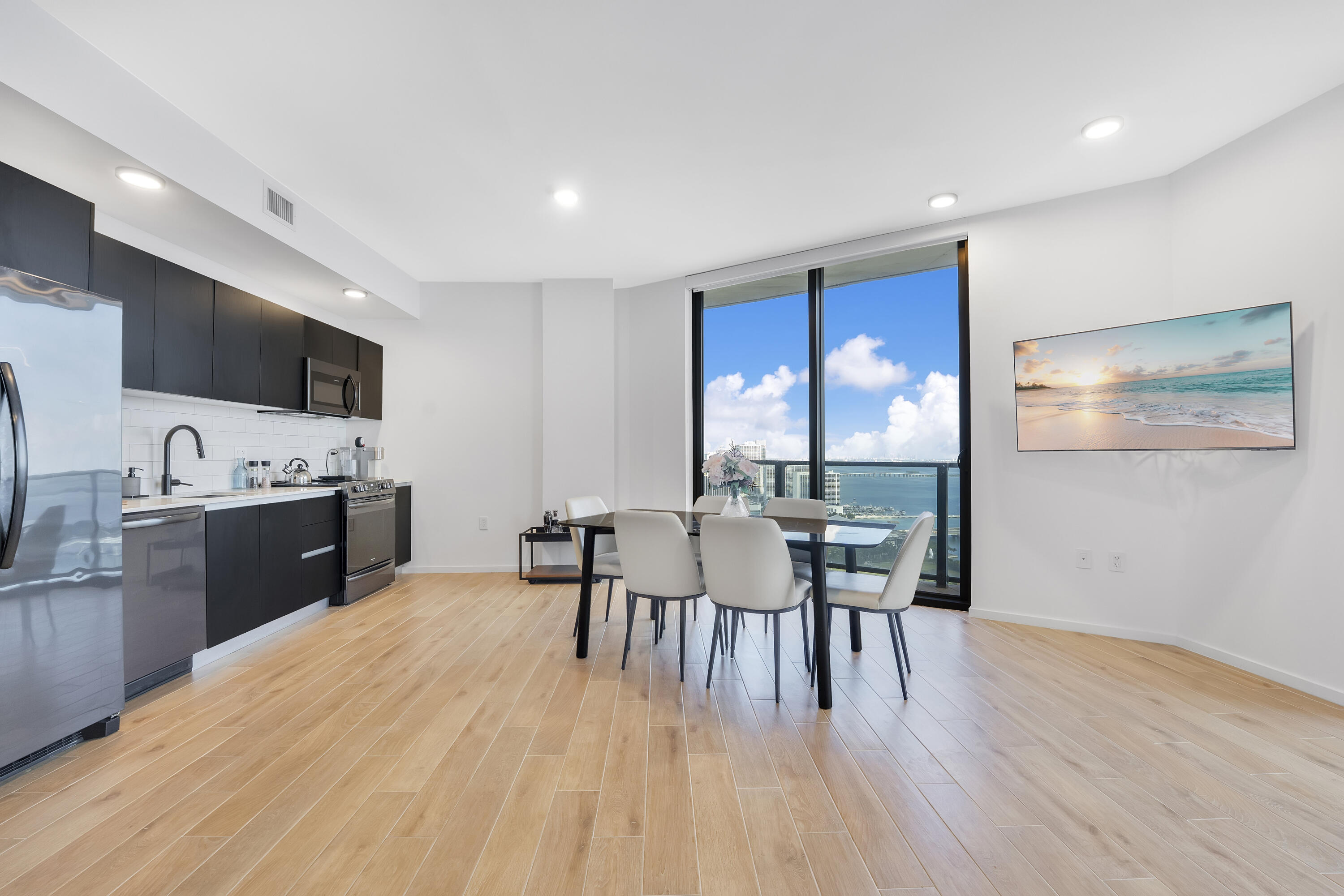 398 NE 5th #3709, Miami FL 33132