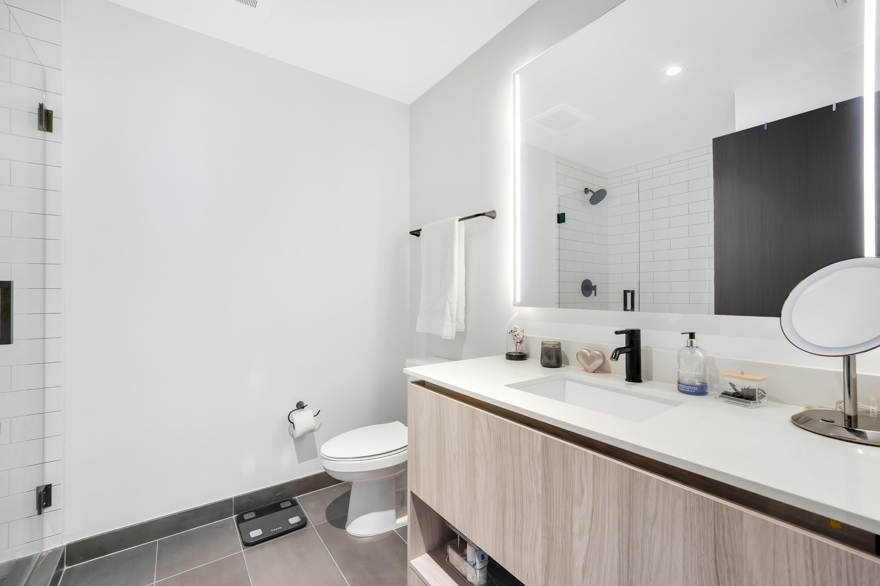 398 NE 5th #3709, Miami FL 33132