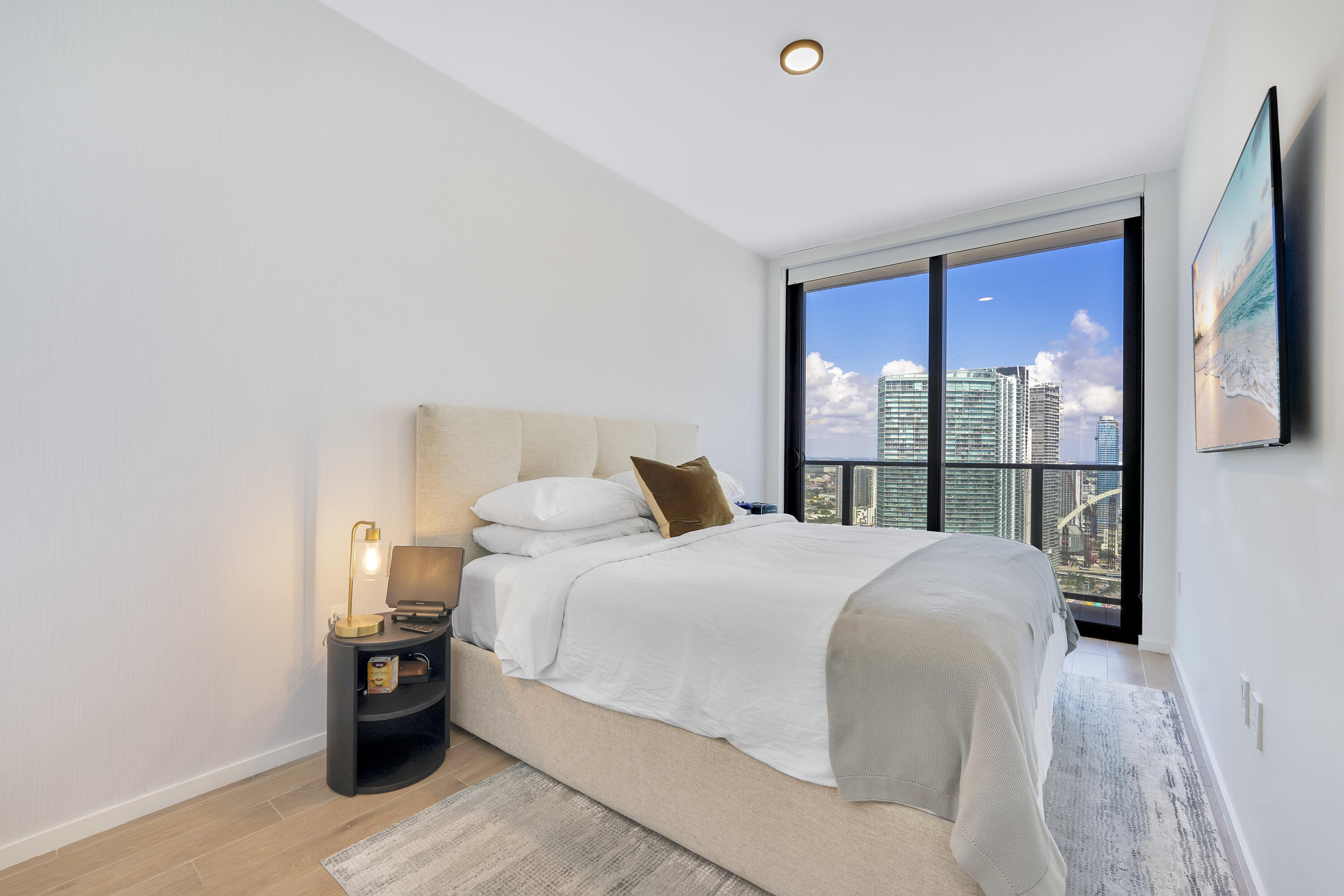 398 NE 5th #3709, Miami FL 33132