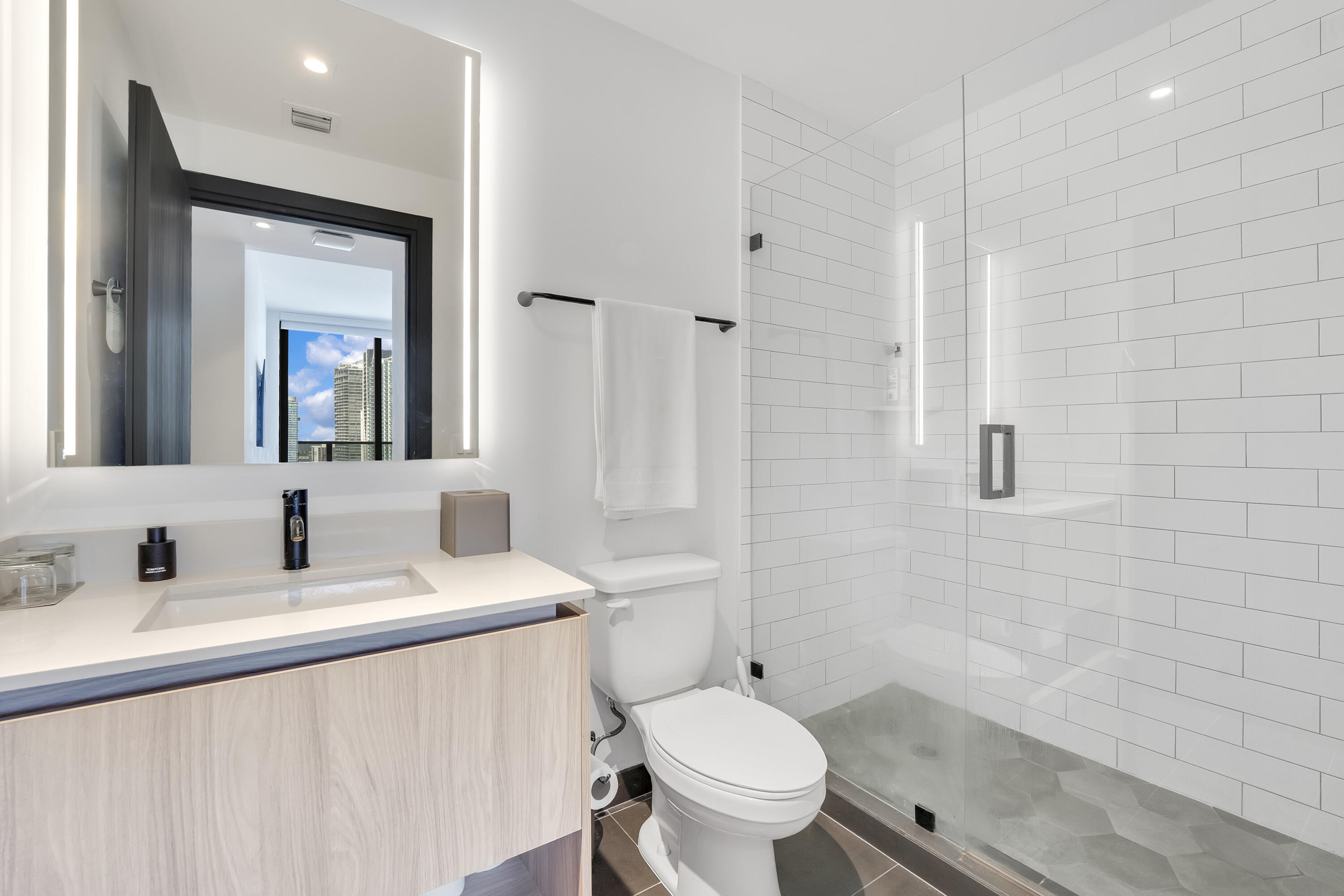 398 NE 5th #3709, Miami FL 33132