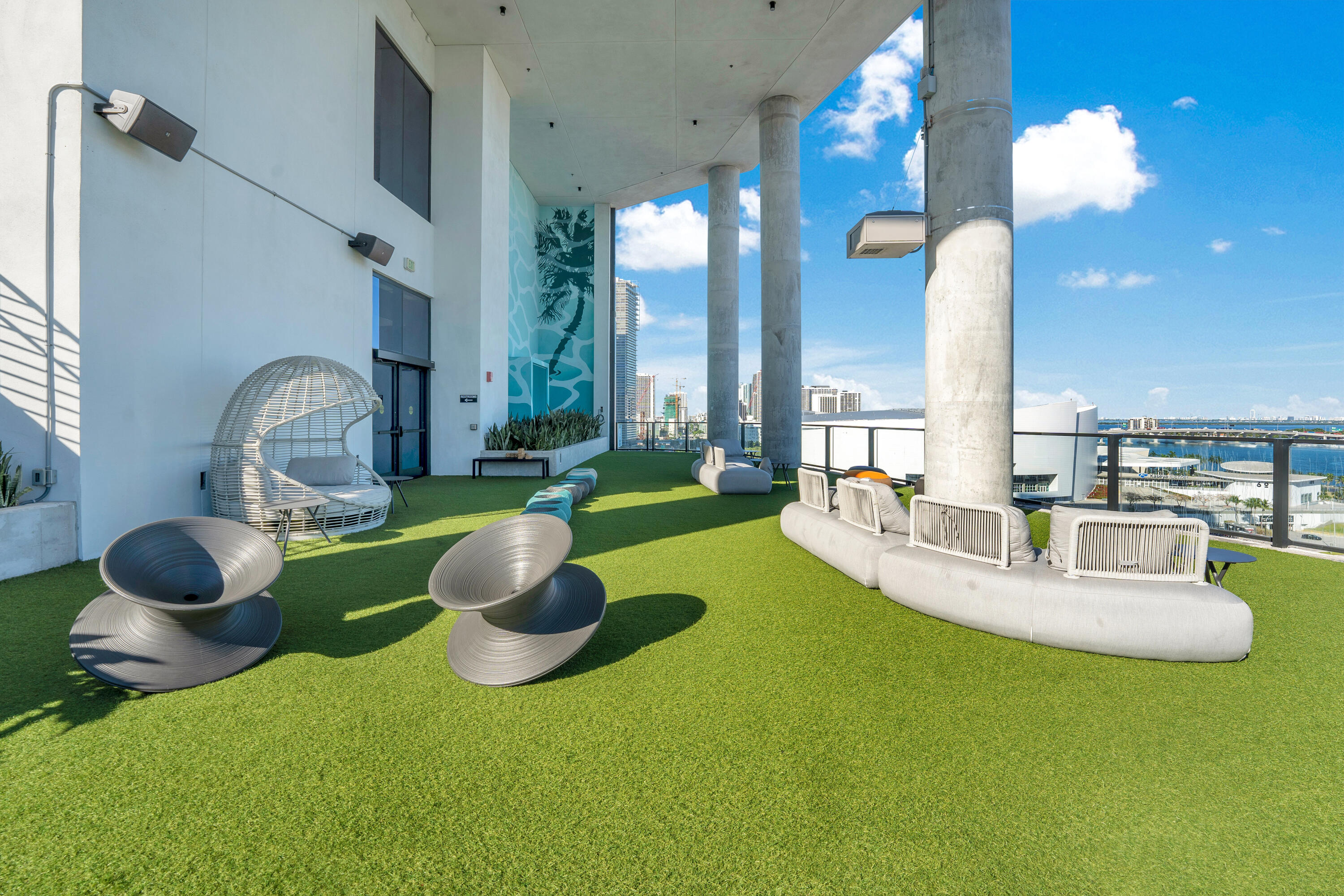 398 NE 5th #3709, Miami FL 33132