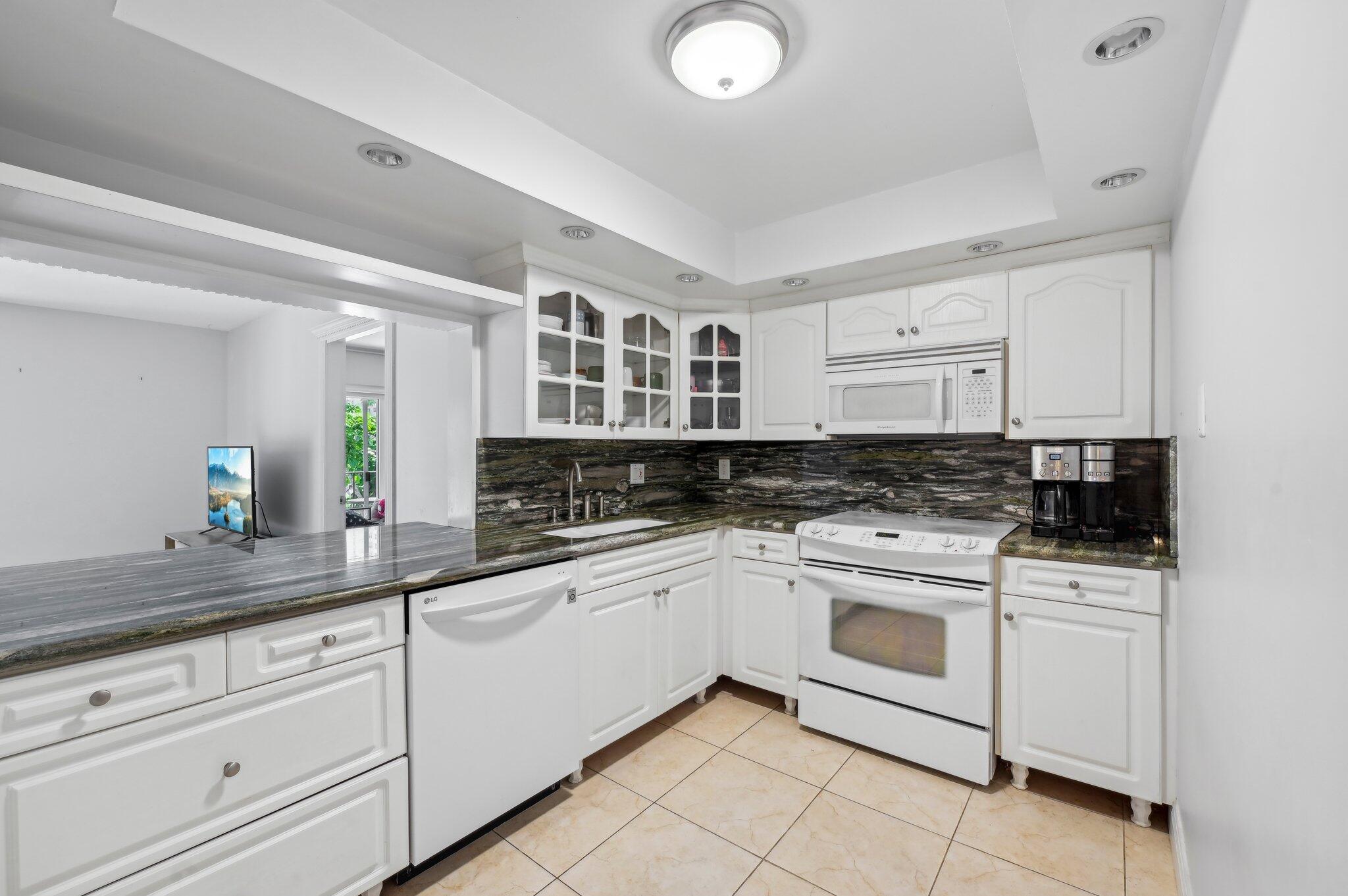 3909 N Ocean #215, Fort Lauderdale FL 33308