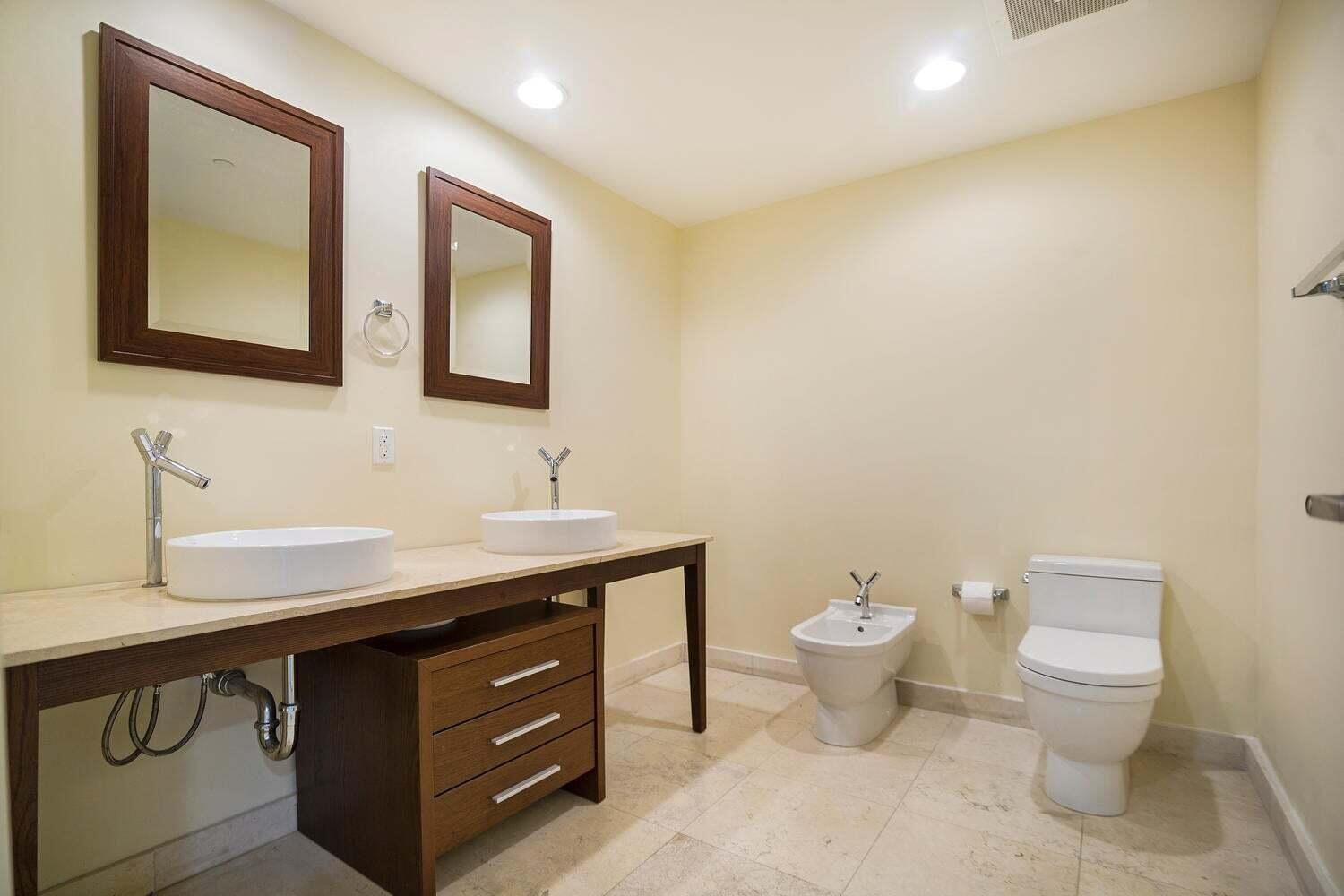 495 Brickell Avenue #4206, Miami FL 33131