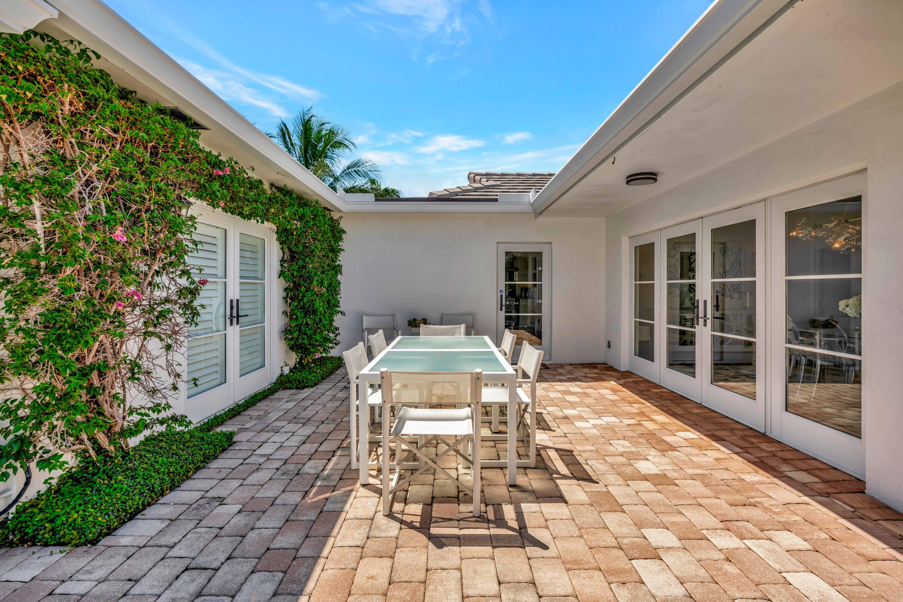 136 Worth, West Palm Beach FL 33405