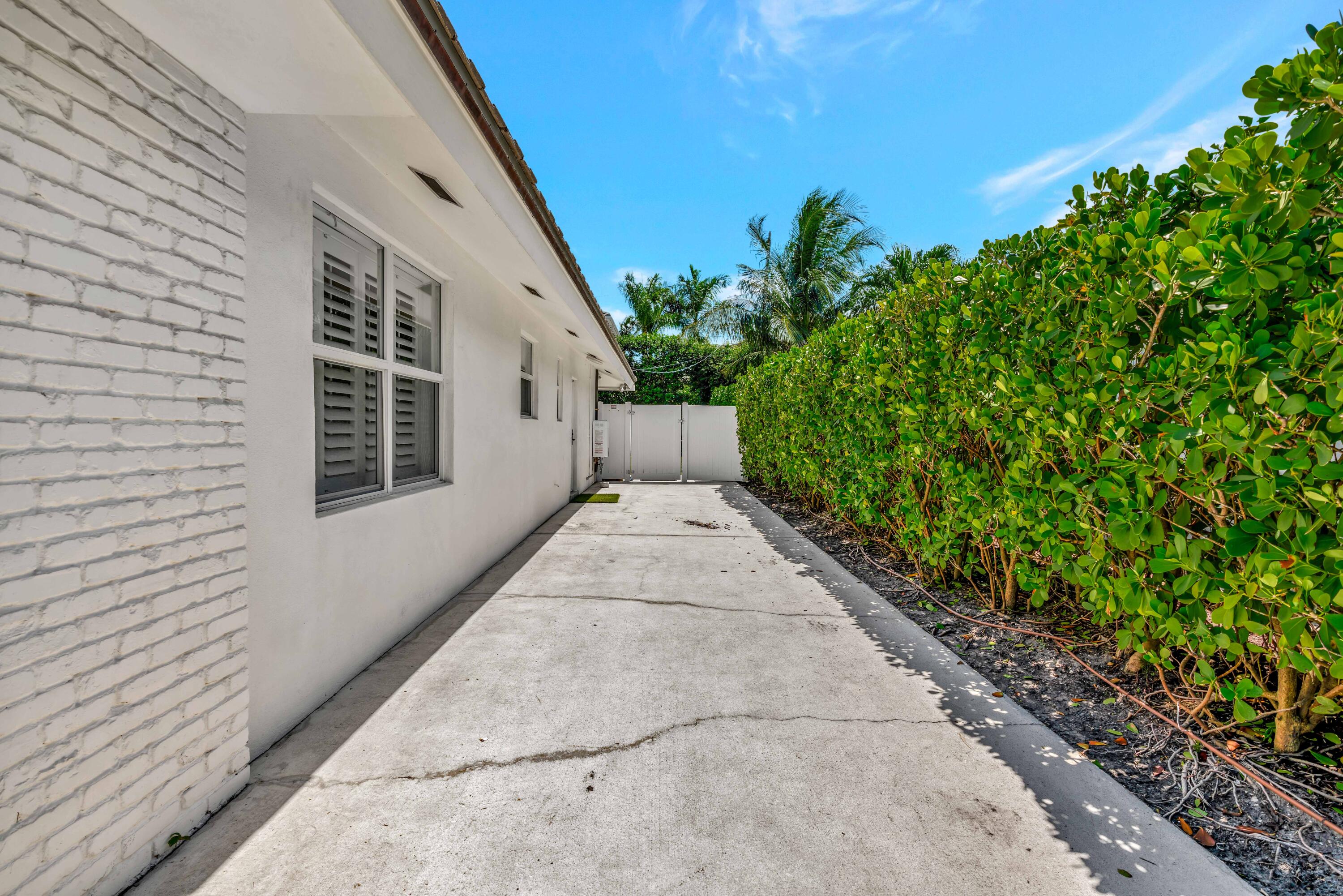 136 Worth, West Palm Beach FL 33405