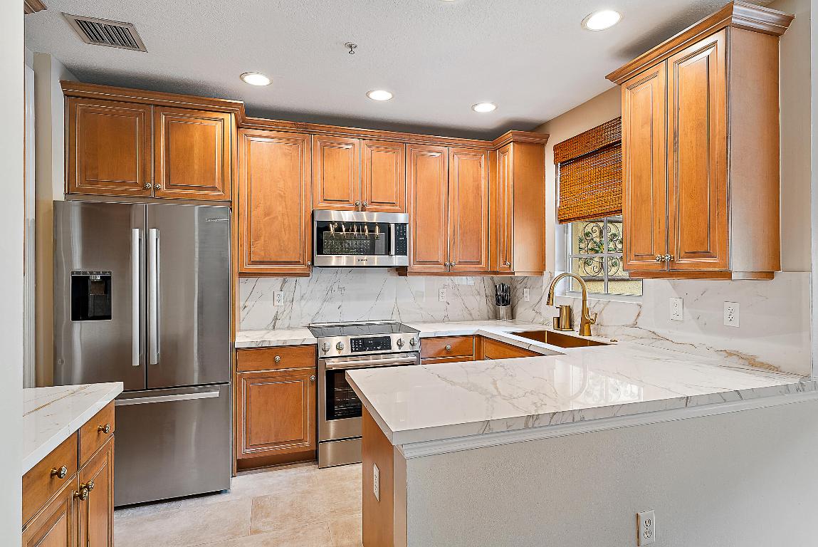 2504 Gardens, Palm Beach Gardens FL 33410