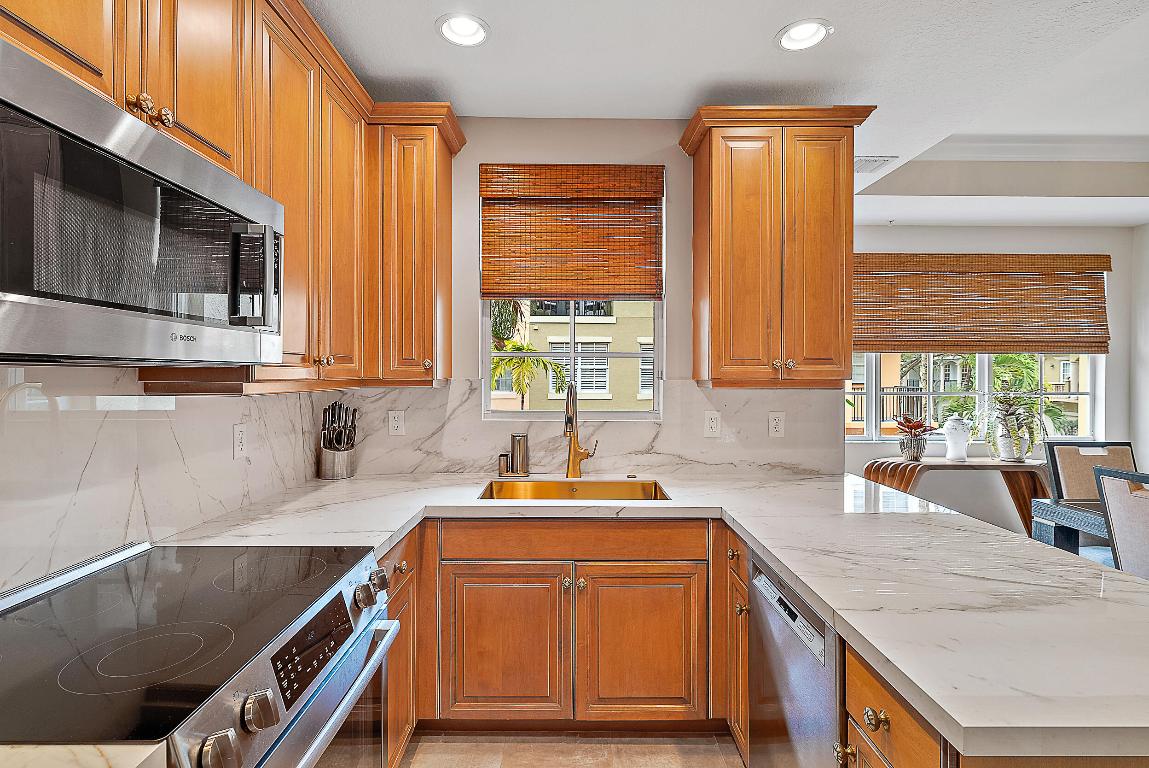 2504 Gardens, Palm Beach Gardens FL 33410