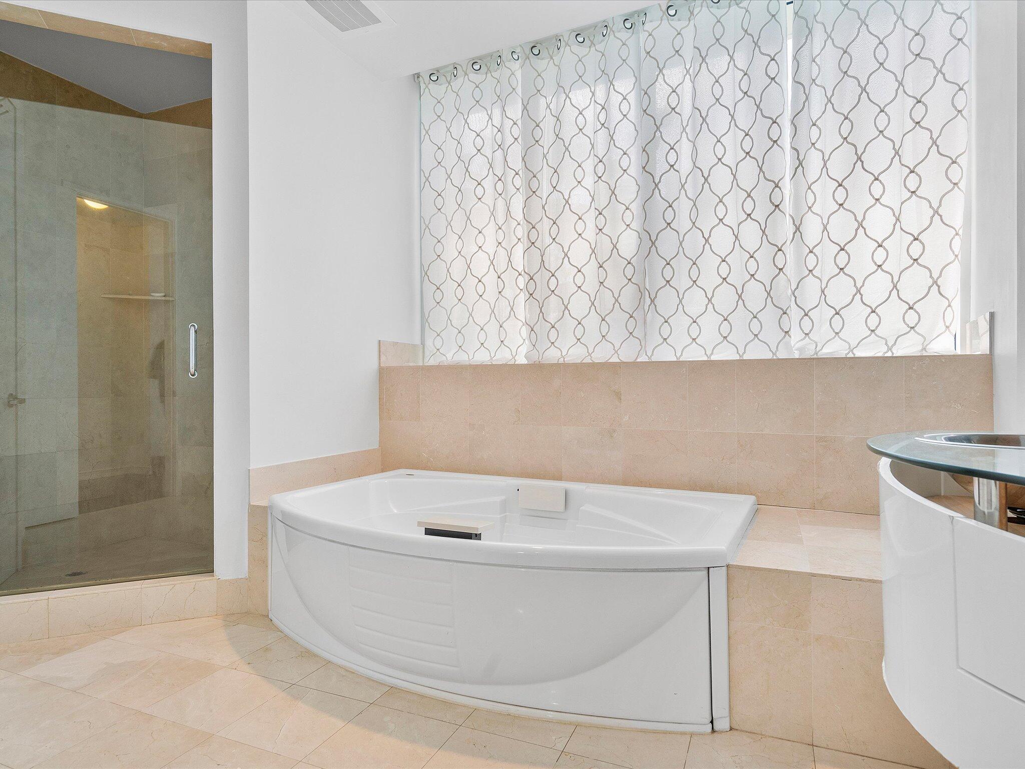 18101 Collins #401, Sunny Isles Beach FL 33160