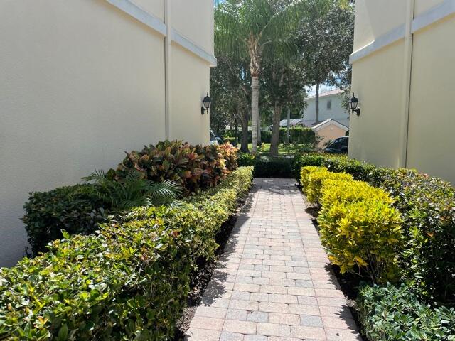470 Capistrano, Palm Beach Gardens FL 33410
