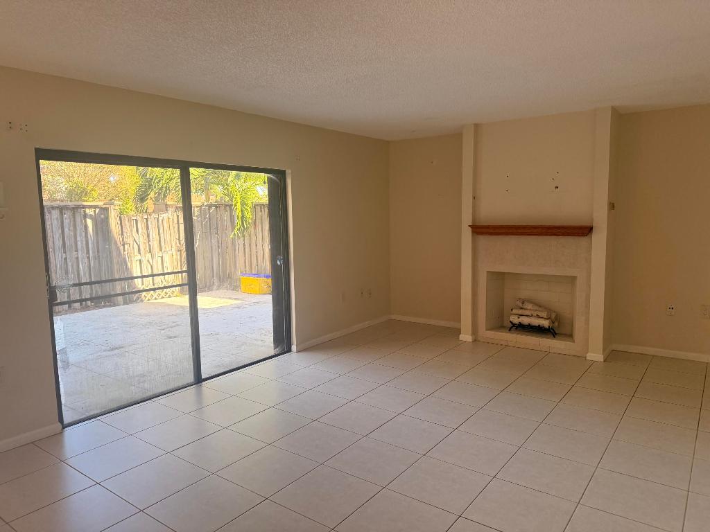 116 1 St #116, Palm Beach Gardens FL 33410