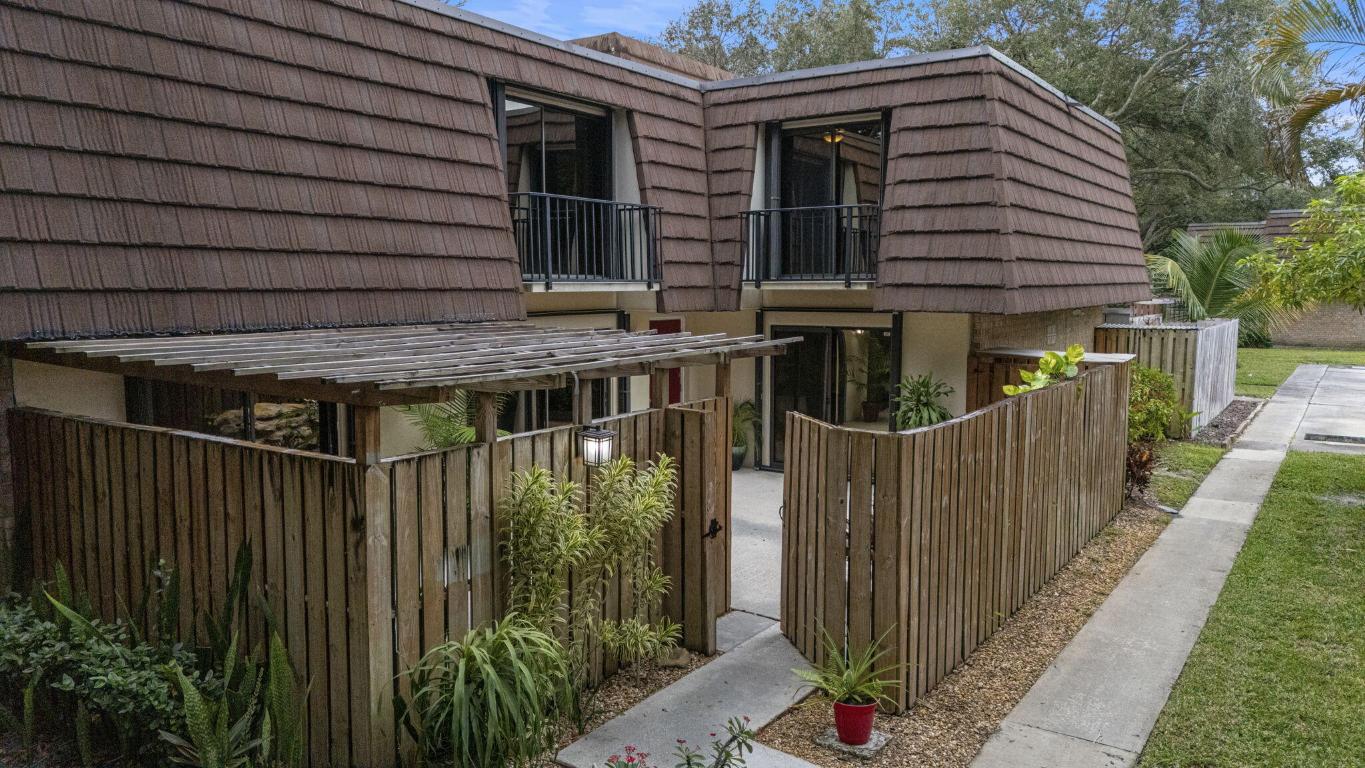 617 6th, Palm Beach Gardens FL 33418