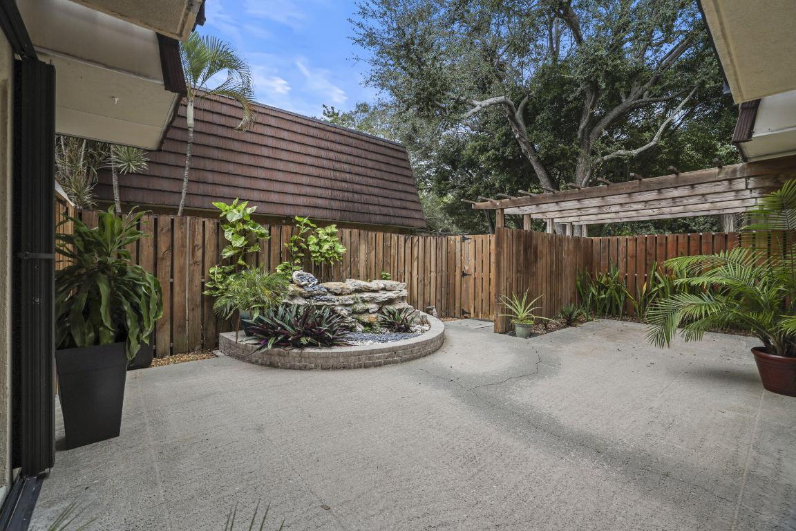 617 6th, Palm Beach Gardens FL 33418