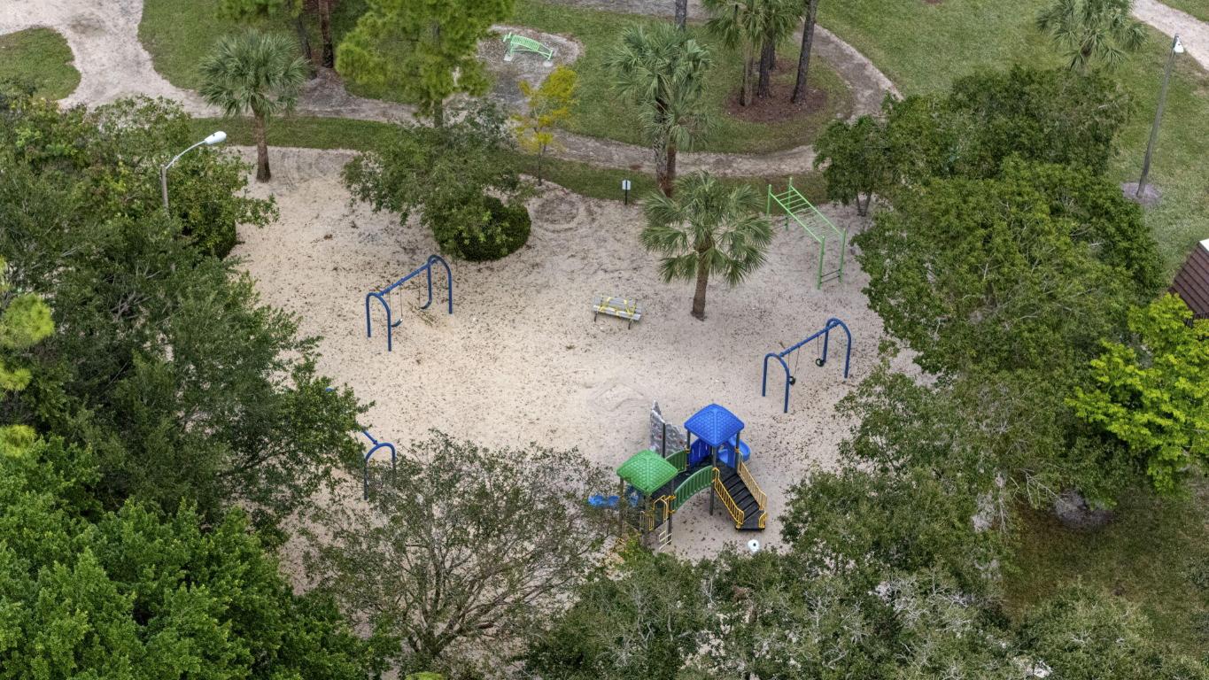 617 6th, Palm Beach Gardens FL 33418