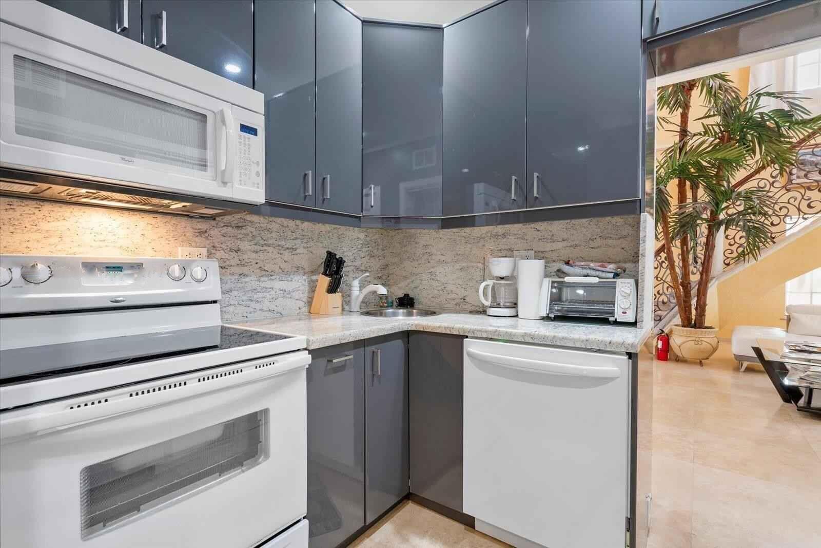 600 Circle, Pompano Beach FL 33062