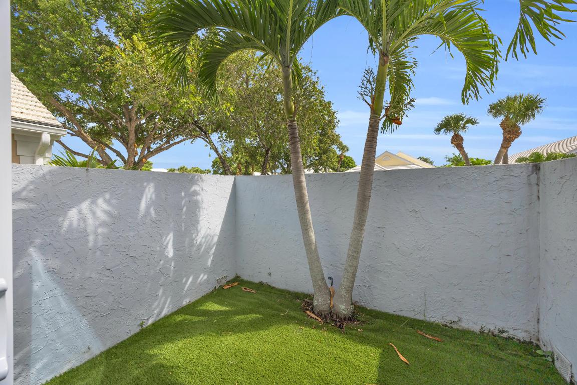 39 Dorchester, Palm Beach Gardens FL 33418