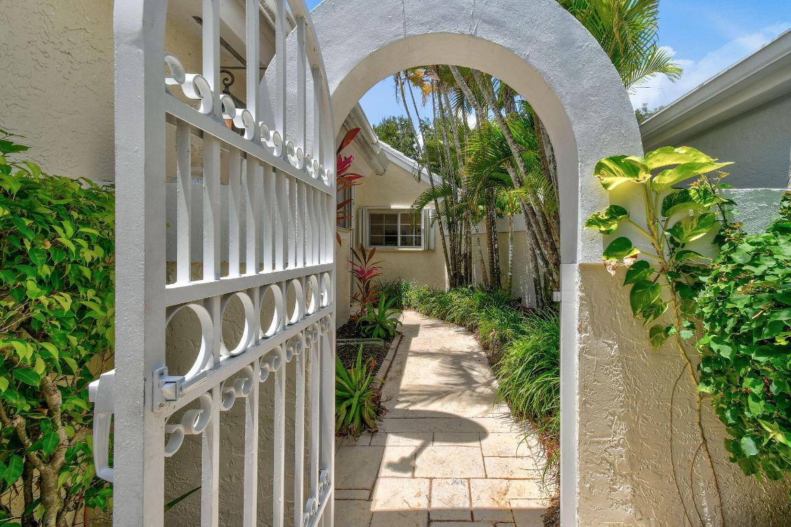 9293 Heathridge, West Palm Beach FL 33411