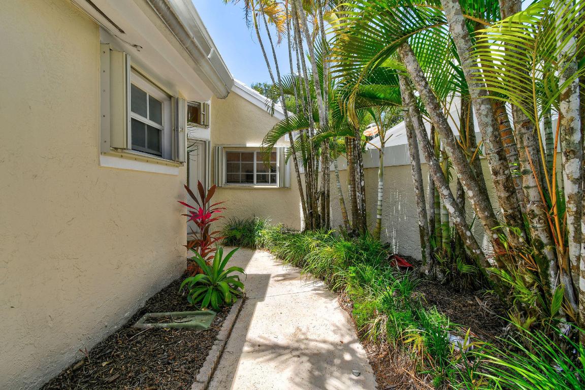 9293 Heathridge, West Palm Beach FL 33411