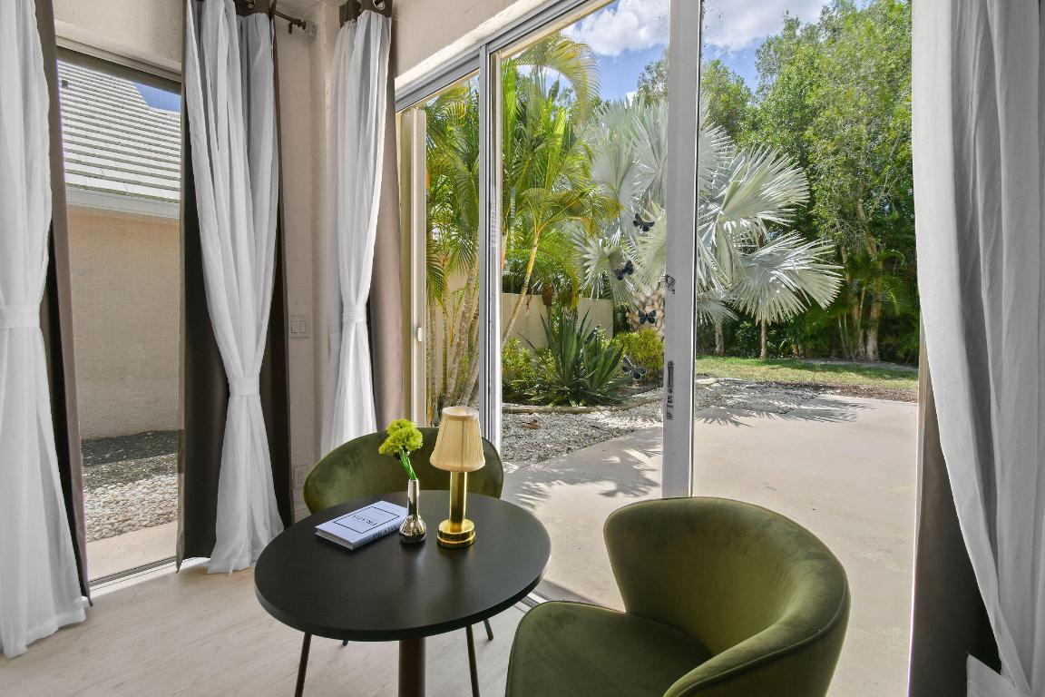 9293 Heathridge, West Palm Beach FL 33411