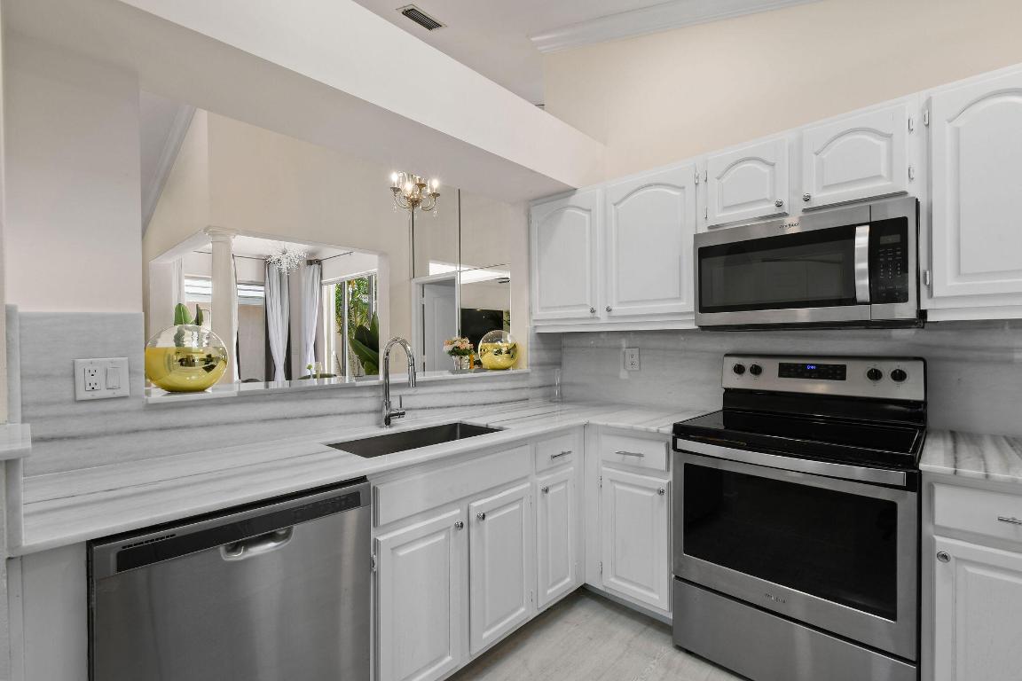 9293 Heathridge, West Palm Beach FL 33411