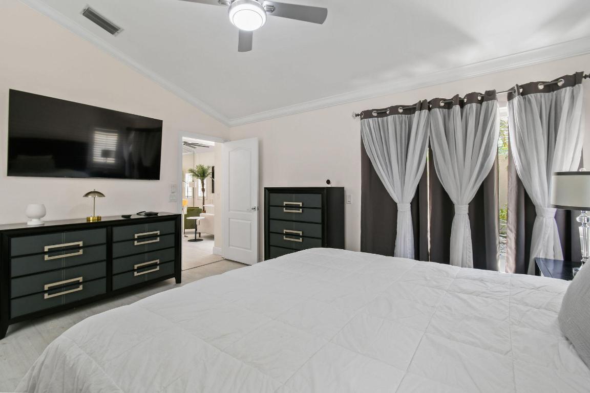 9293 Heathridge, West Palm Beach FL 33411