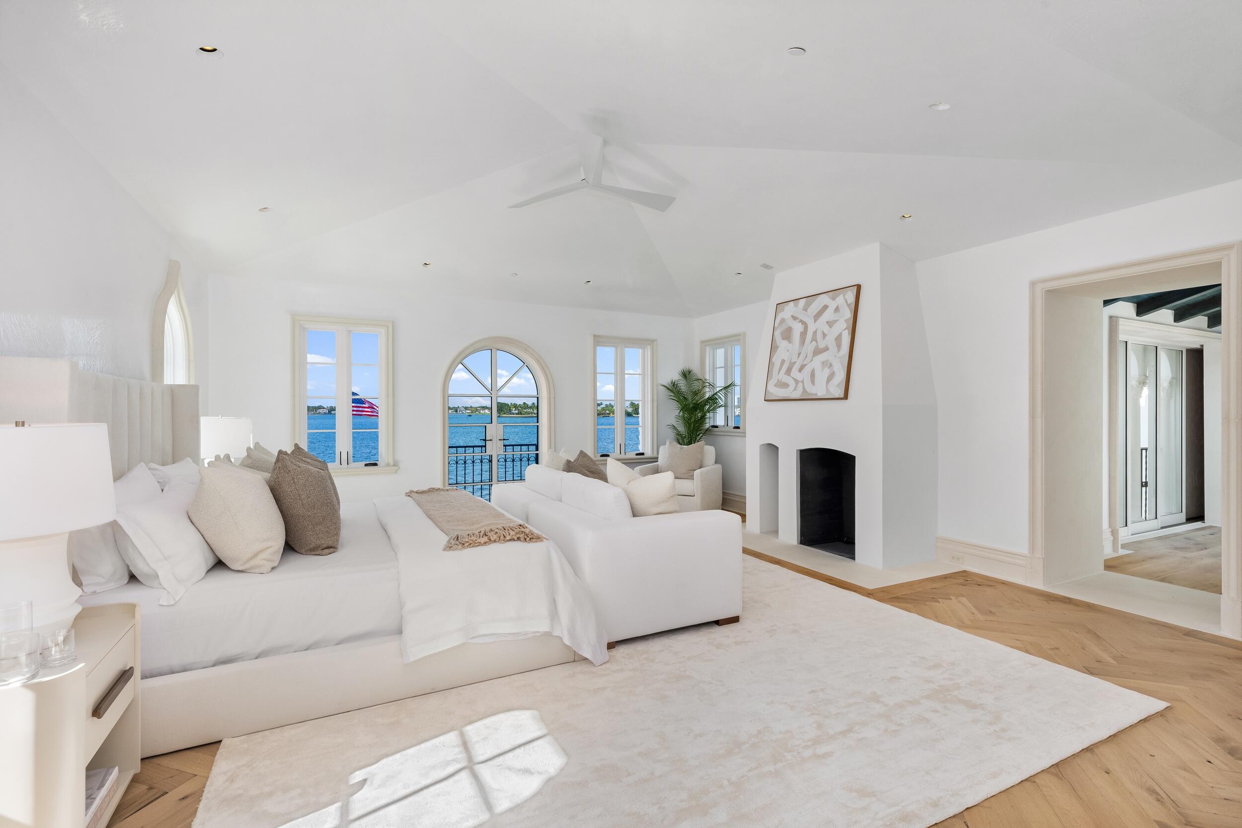 800 S County, Palm Beach FL 33480