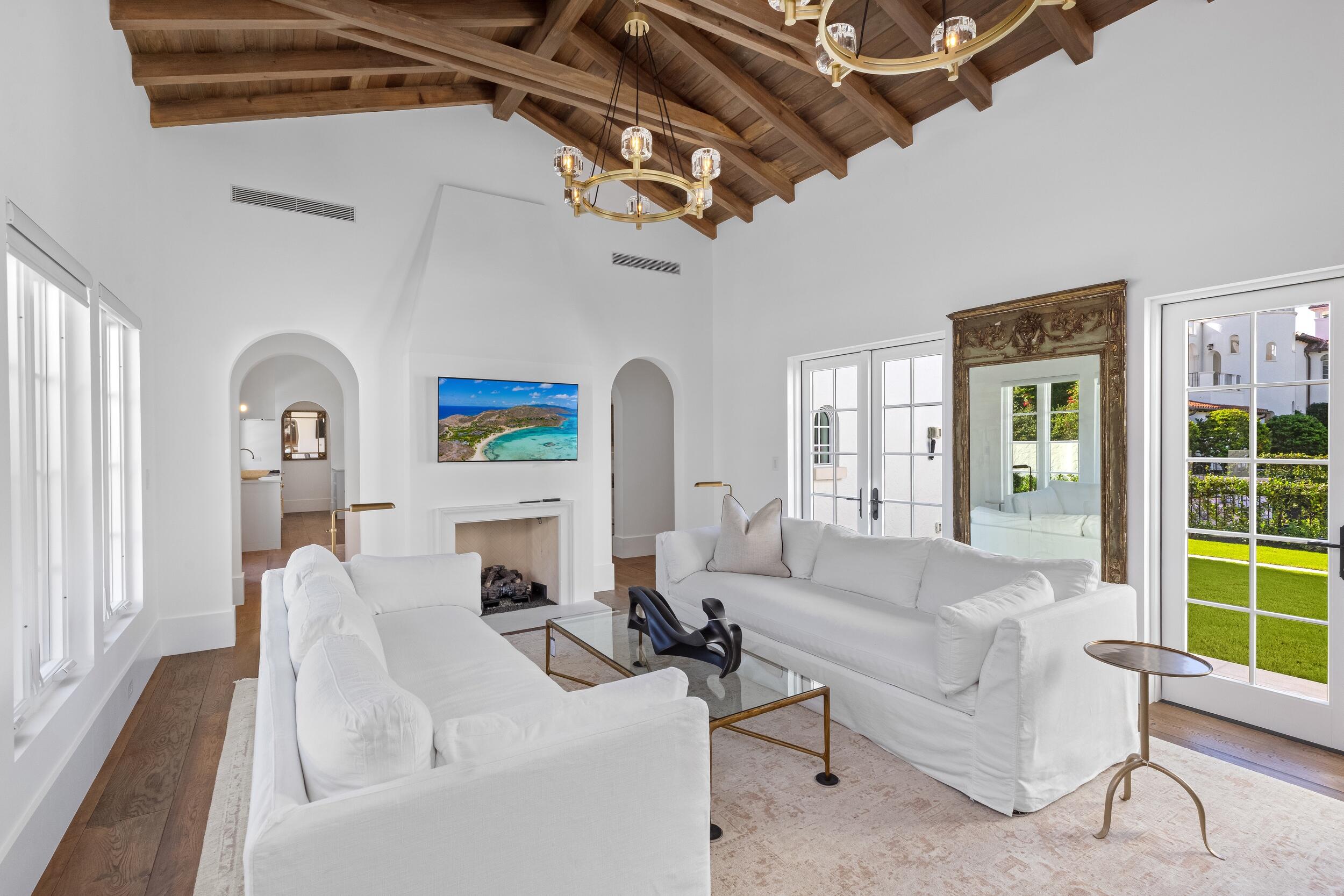 800 S County, Palm Beach FL 33480