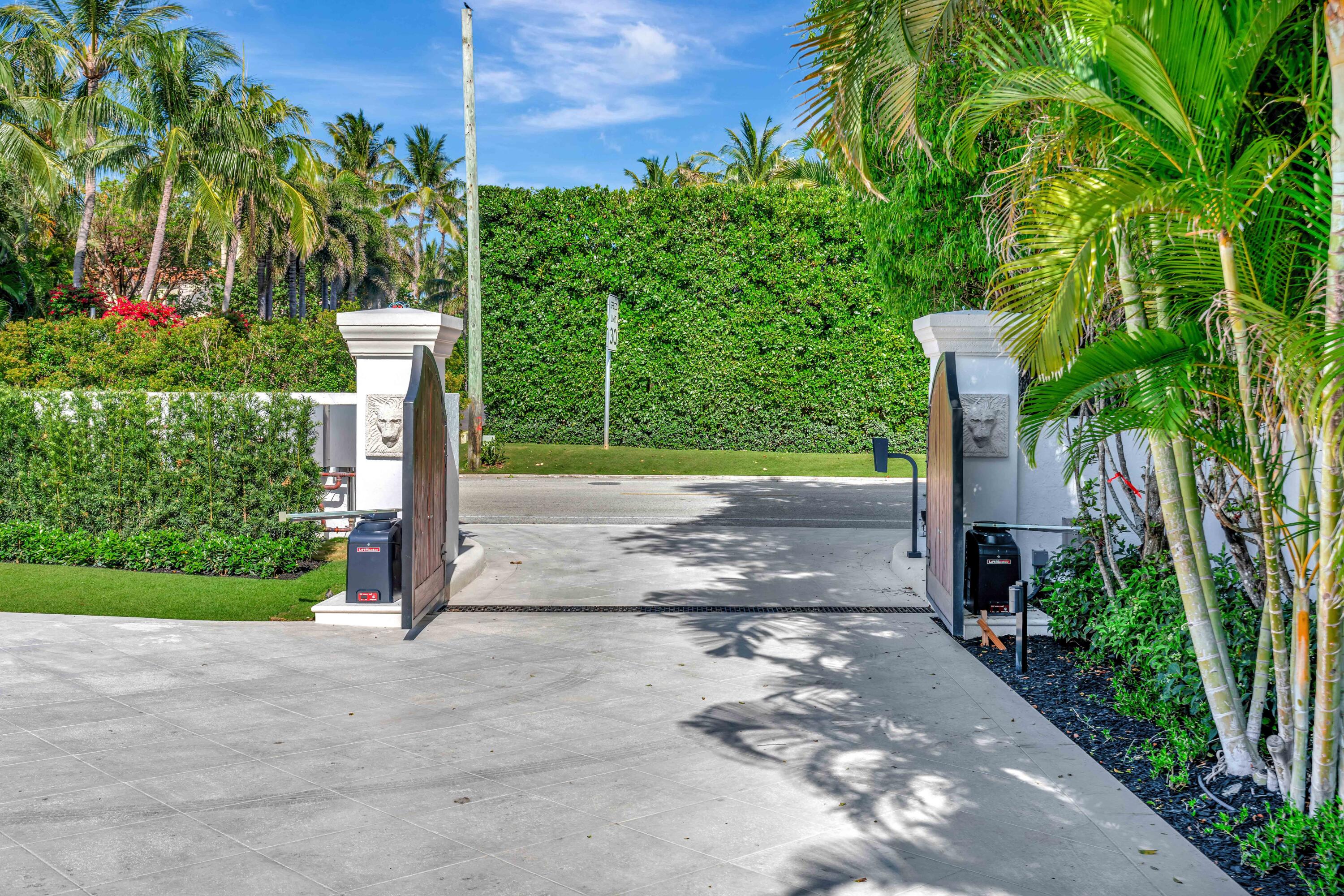 800 S County, Palm Beach FL 33480