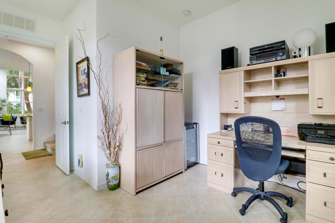 1083 Piccadilly, Palm Beach Gardens FL 33418