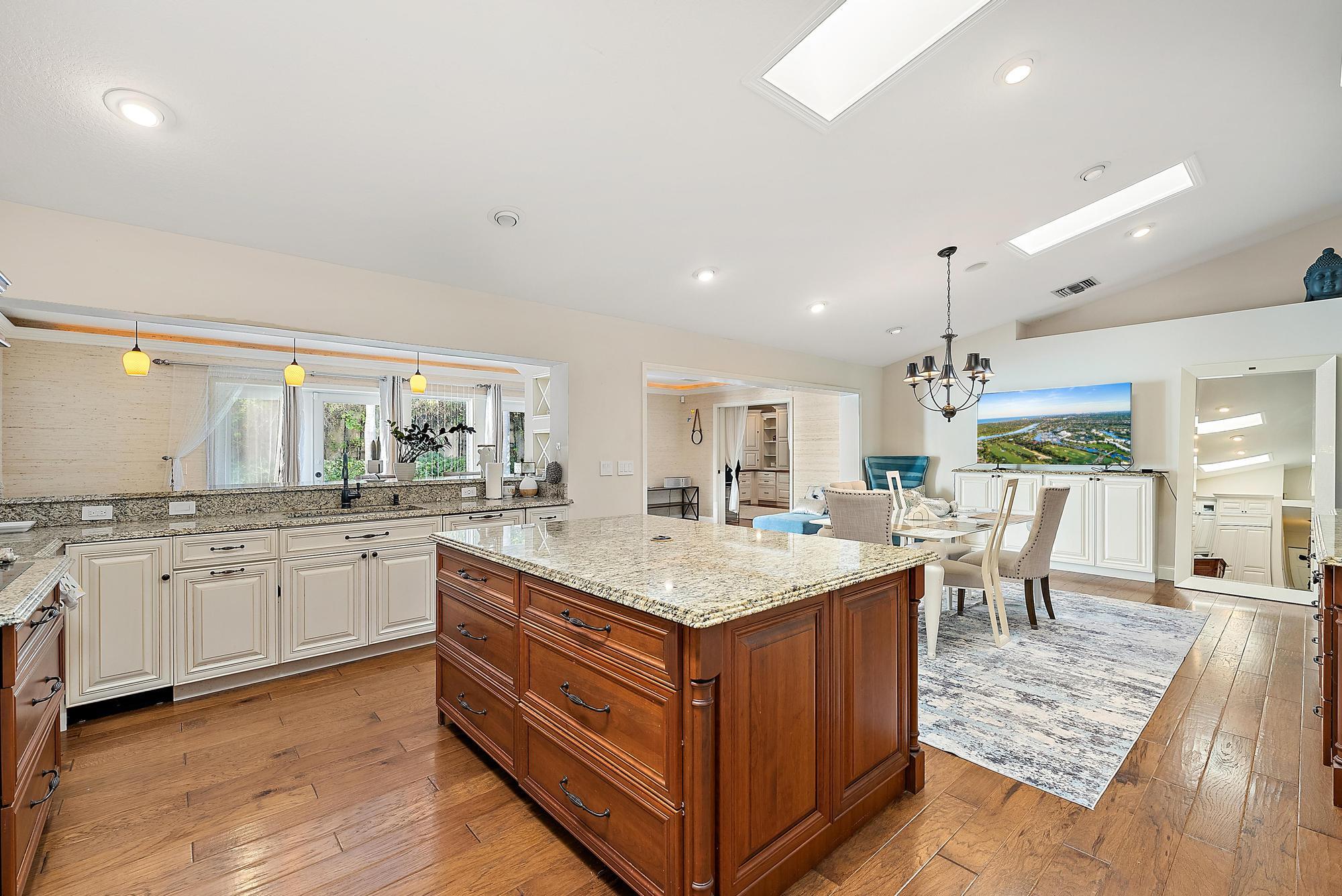 542 N Cypress, Tequesta FL 33469