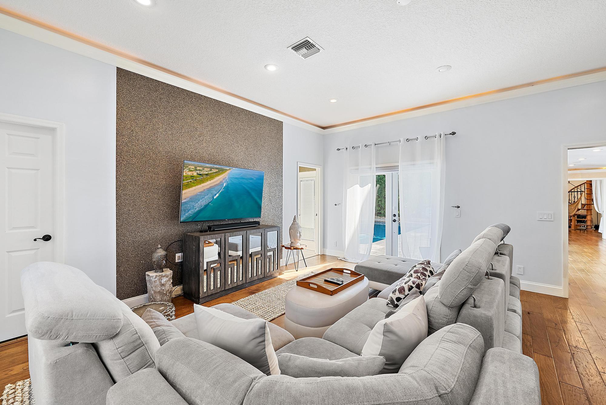 542 N Cypress, Tequesta FL 33469