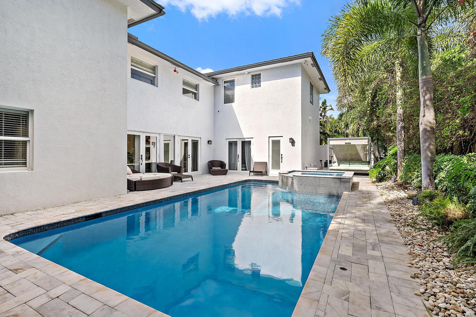 542 N Cypress, Tequesta FL 33469