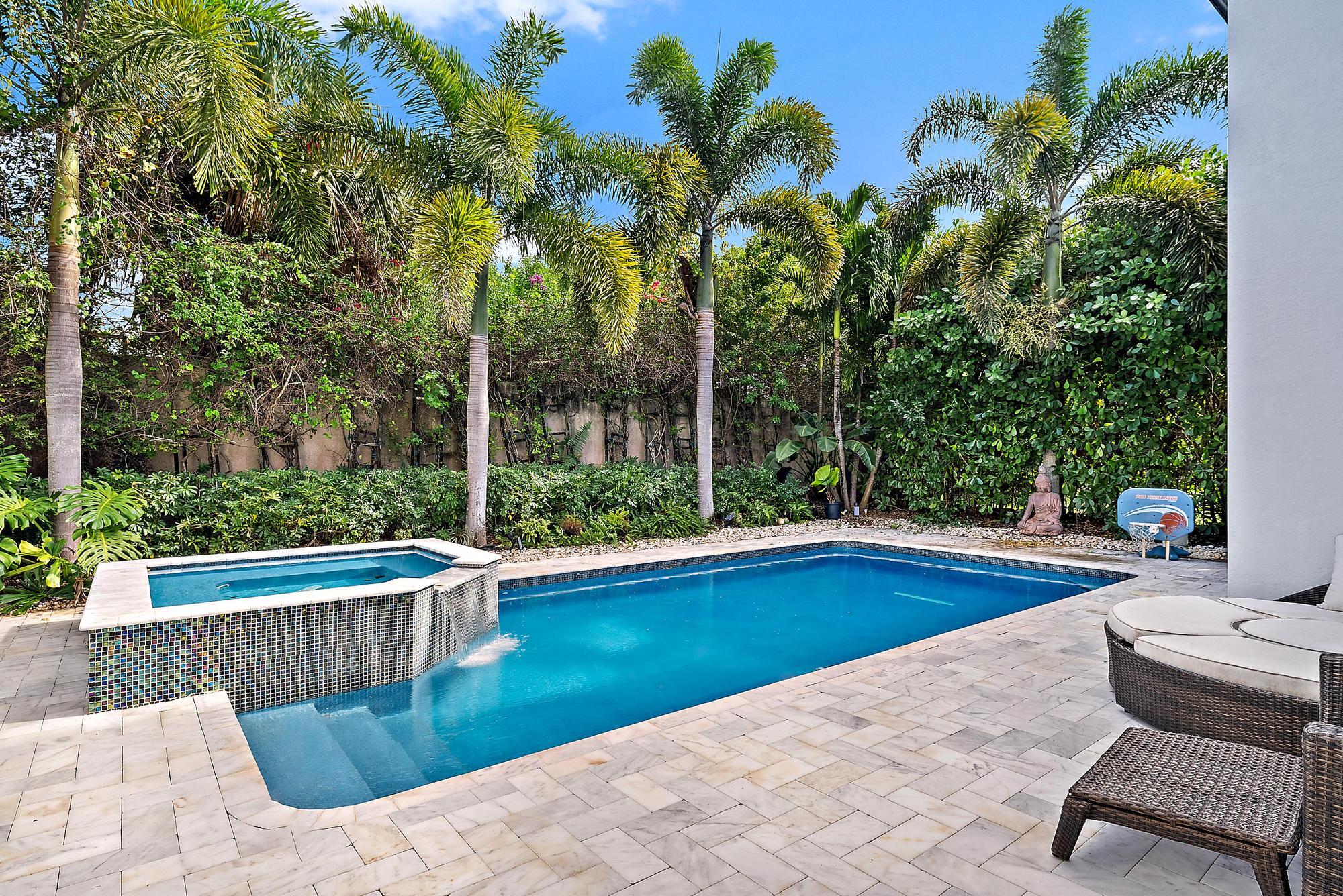 542 N Cypress, Tequesta FL 33469