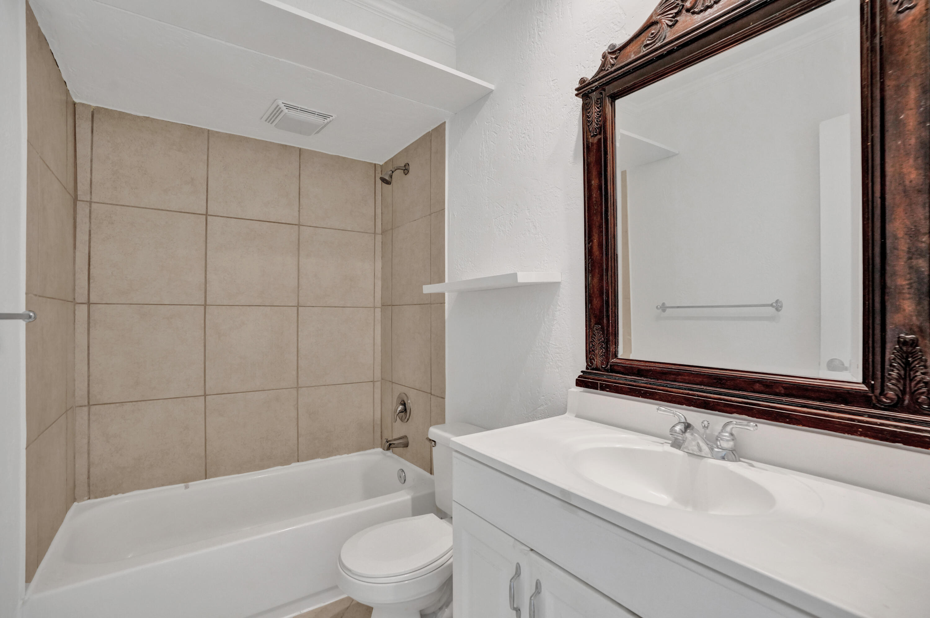 2311 NE 36th #2f, Lighthouse Point FL 33064