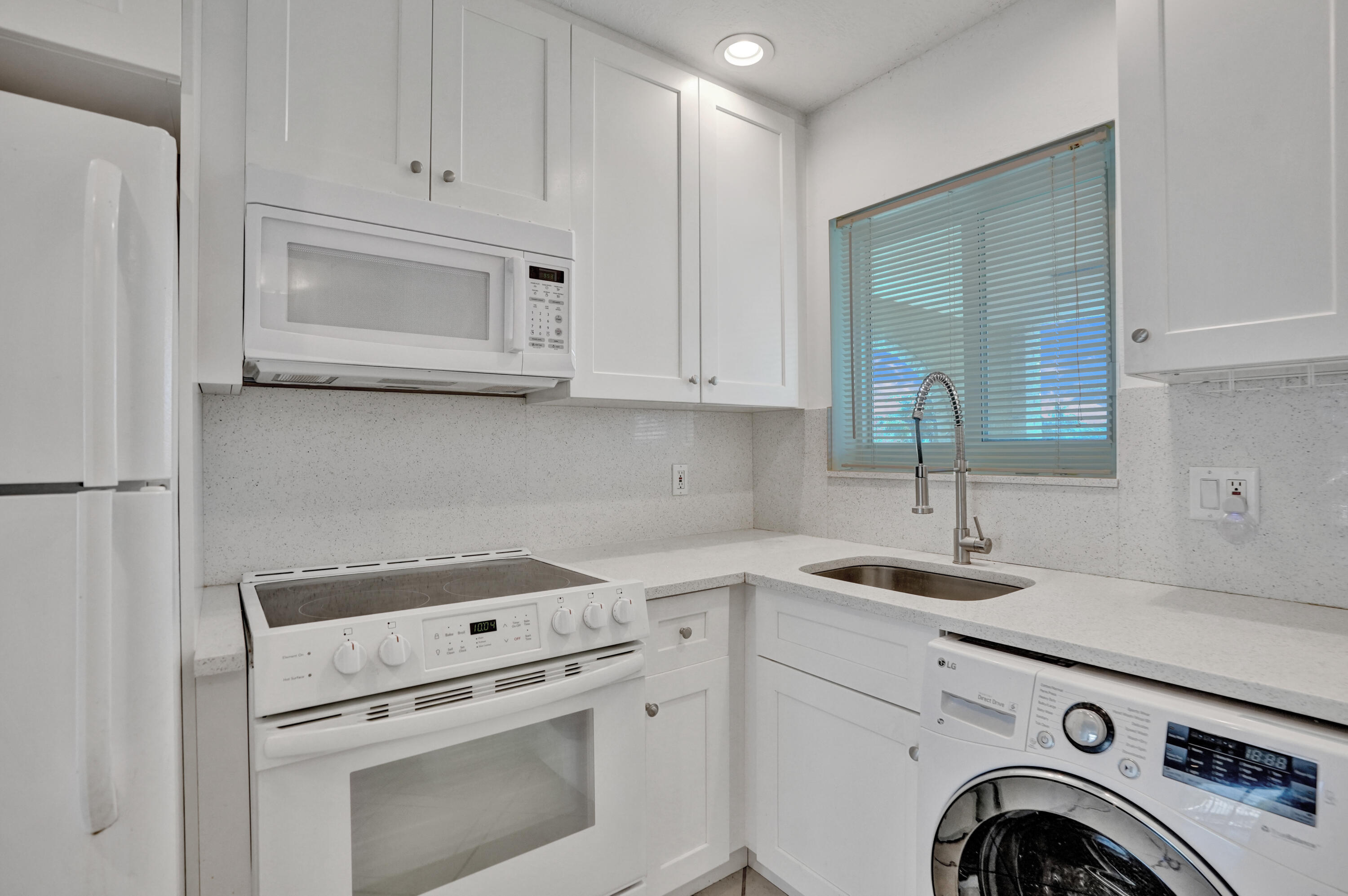 2311 NE 36th #2f, Lighthouse Point FL 33064