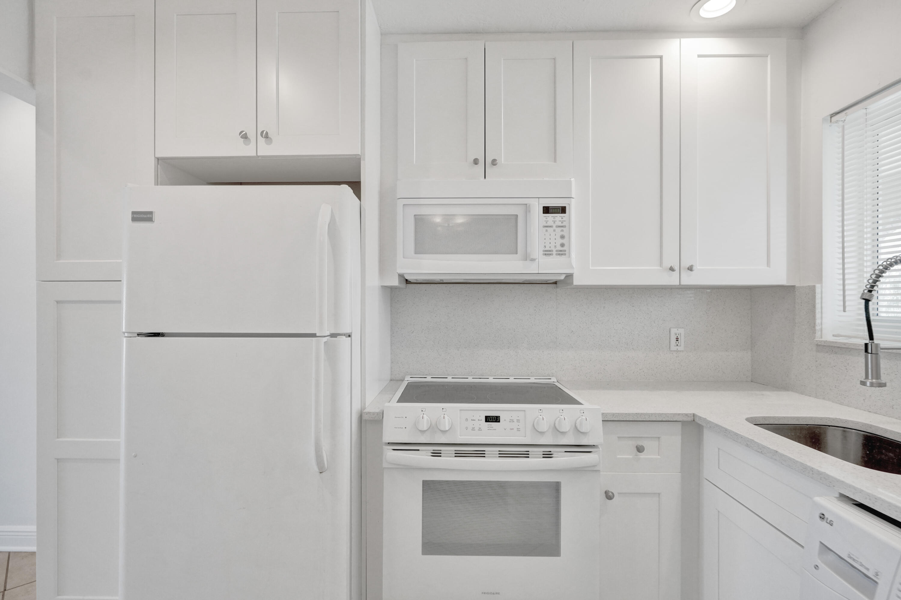 2311 NE 36th #2f, Lighthouse Point FL 33064