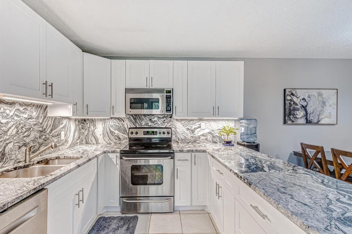 423 4th, Palm Beach Gardens FL 33410