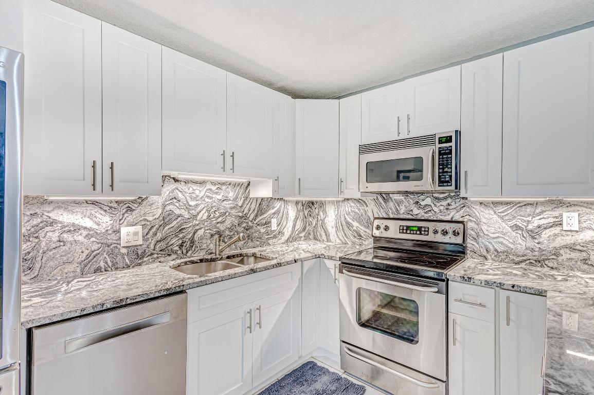 423 4th, Palm Beach Gardens FL 33410