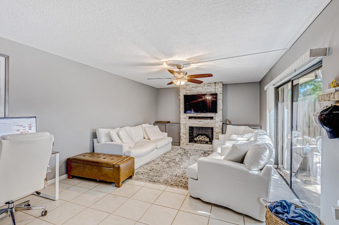 423 4th, Palm Beach Gardens FL 33410