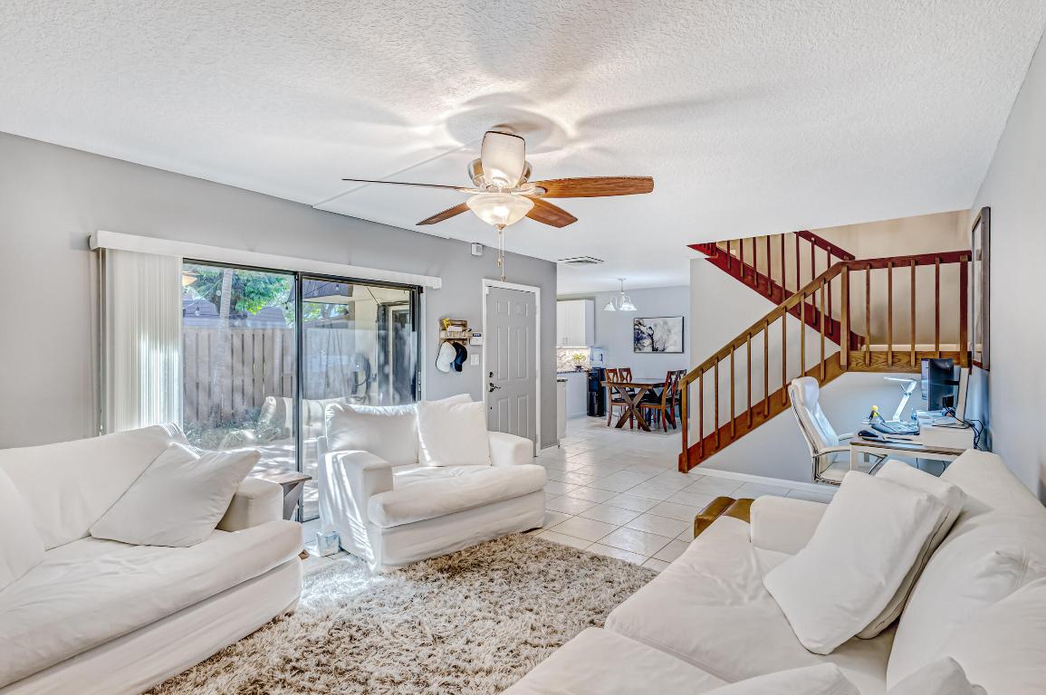 423 4th, Palm Beach Gardens FL 33410