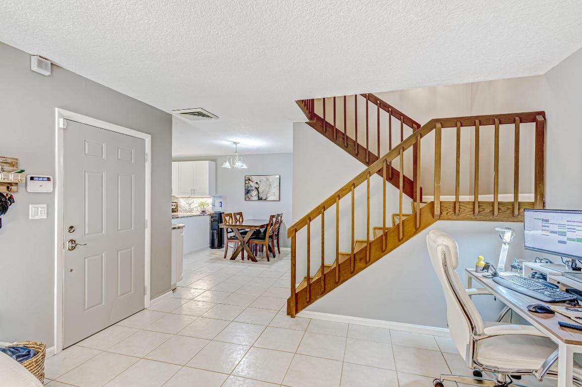423 4th, Palm Beach Gardens FL 33410
