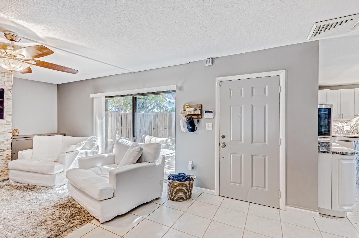 423 4th, Palm Beach Gardens FL 33410