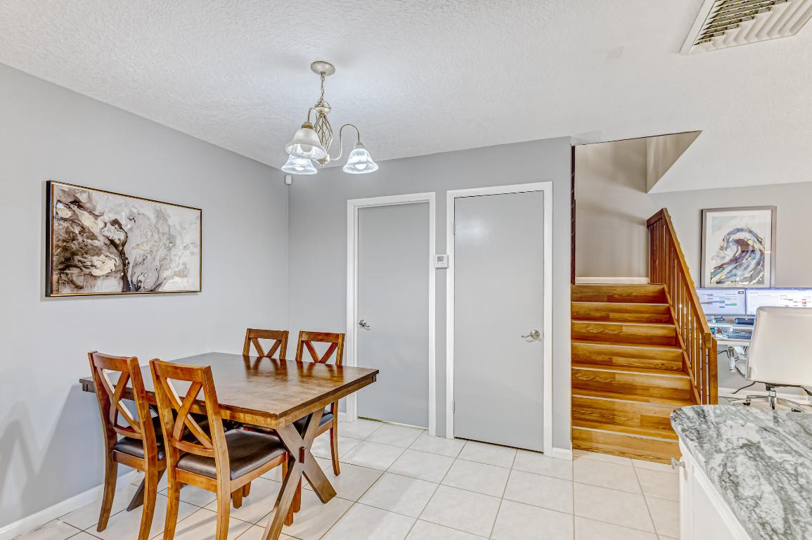 423 4th, Palm Beach Gardens FL 33410