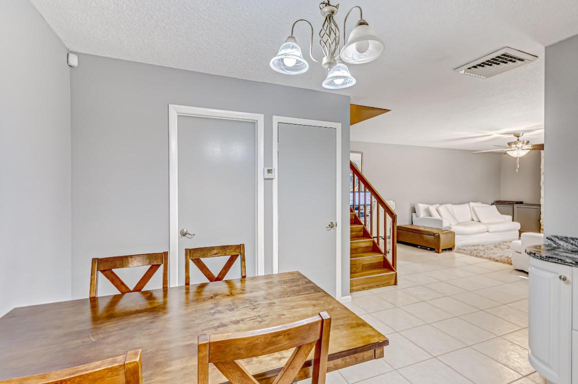 423 4th, Palm Beach Gardens FL 33410