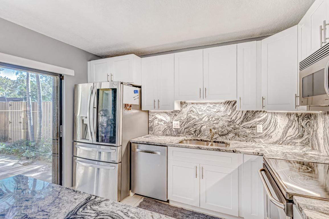 423 4th, Palm Beach Gardens FL 33410